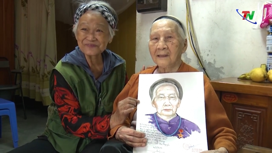 Nữ họa sĩ vẽ chân dung mẹ Việt Nam anh hùng