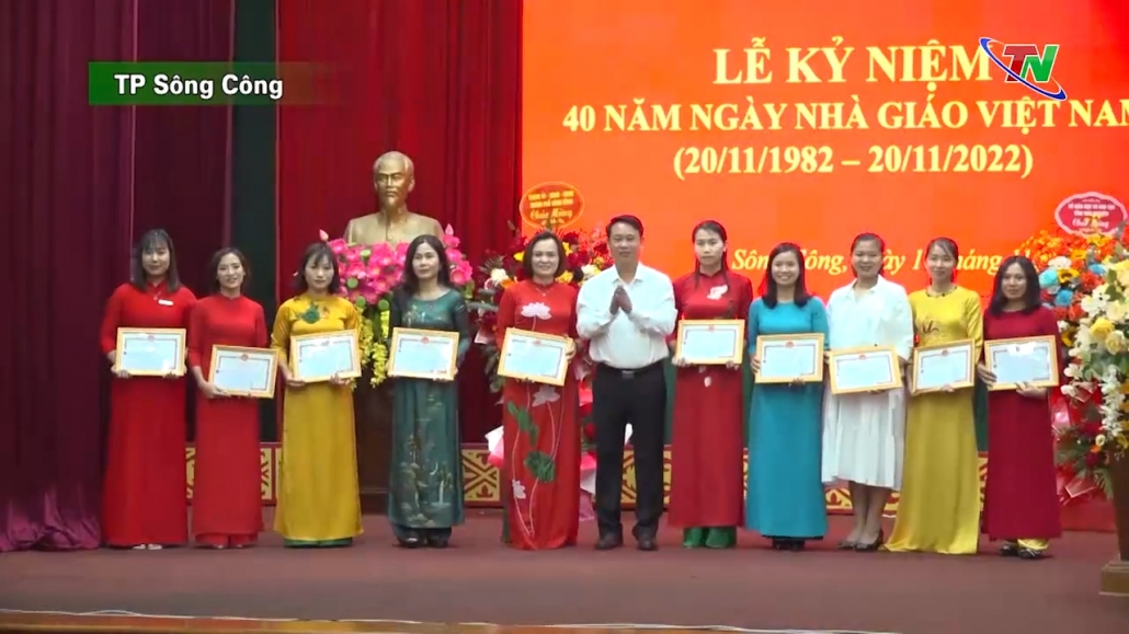 Ngành giáo dục thành phố Sông Công kỷ niệm 40 năm ngày Nhà giáo Việt Nam