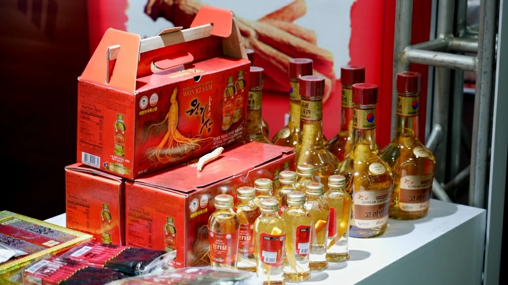 [Phóng sự ảnh]: Giao lưu các sản phẩm đặc trưng giữa 2 tỉnh Thái Nguyên và Gyeongsangbuk - do (Hàn Quốc)