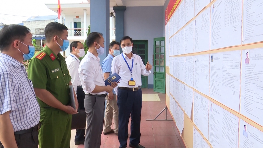 Đồng chí Trưởng Ban Tuyên giáo Tỉnh ủy kiểm tra Bầu cử tại huyện Đại Từ