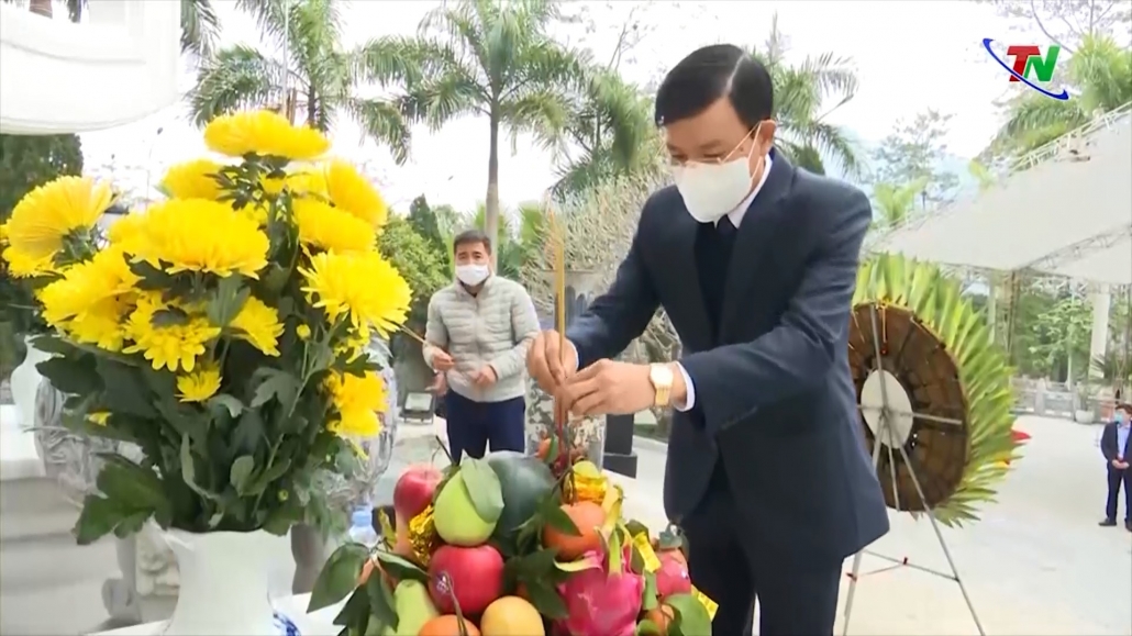 Lãnh đạo tỉnh dâng hương tại Nghĩa trang Liệt sĩ Quốc gia Vị Xuyên, Hà Giang